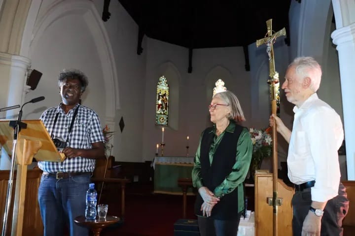 Darryl-David-presents-lifetime-achievement-awards-to-Antjie-Krog-and-J.-M.-Coetzee-Photo-Kiara-David